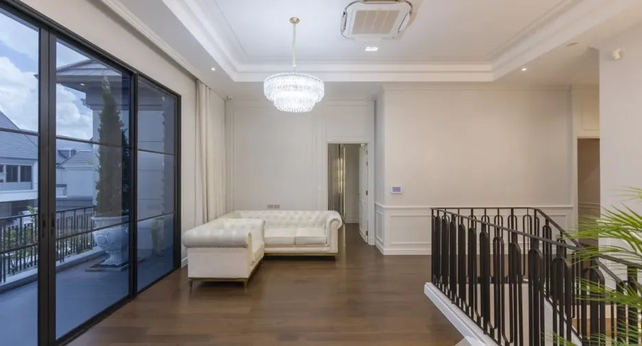 Haus zum Kauf mit 4 Zimmer in Bang Khen, Bangkok