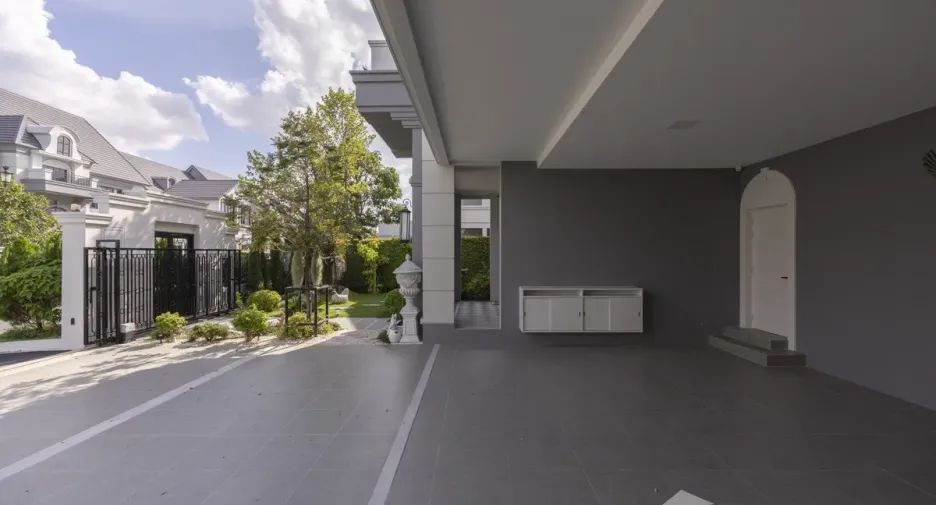 Haus zum Kauf mit 4 Zimmer in Bang Khen, Bangkok