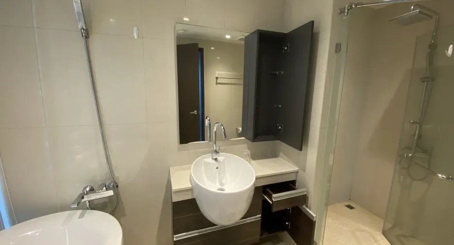 Condo en venta de 2 habitaciones en Khlong Toei, Bangkok