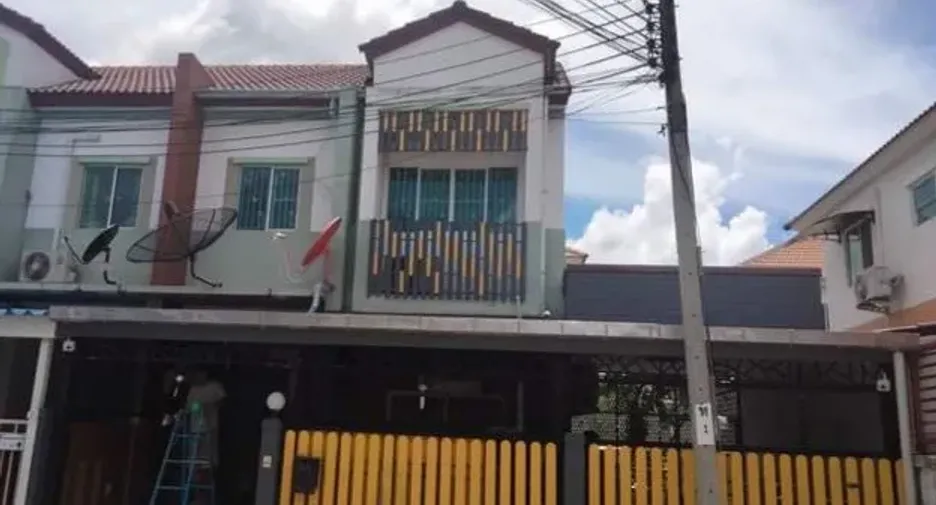 For sale 3 bedrooms townhouse in Nong Khaem, Bangkok
