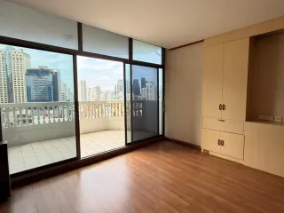 Продажа 4 спальни кондо в Кхлонг Тоеи, Бангкок