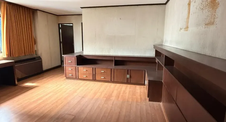 Продажа 4 спальни кондо в Кхлонг Тоеи, Бангкок
