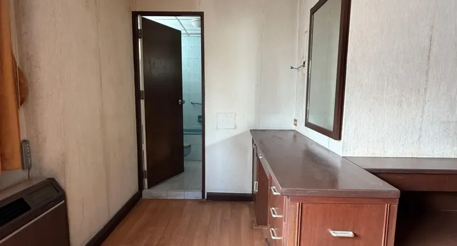 Продажа 4 спальни кондо в Кхлонг Тоеи, Бангкок