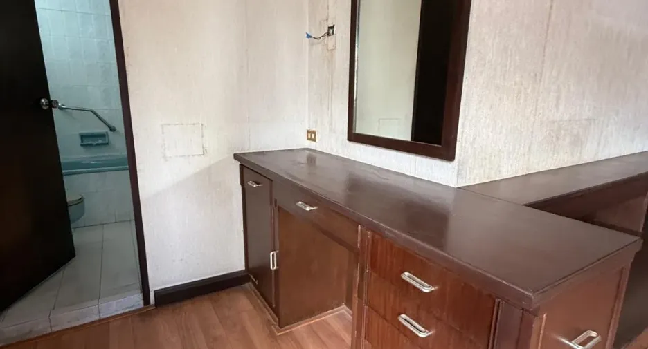 Продажа 4 спальни кондо в Кхлонг Тоеи, Бангкок