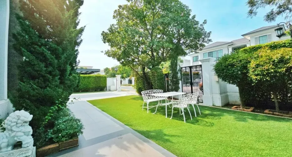 For sale 4 bedrooms house in Taling Chan, Bangkok