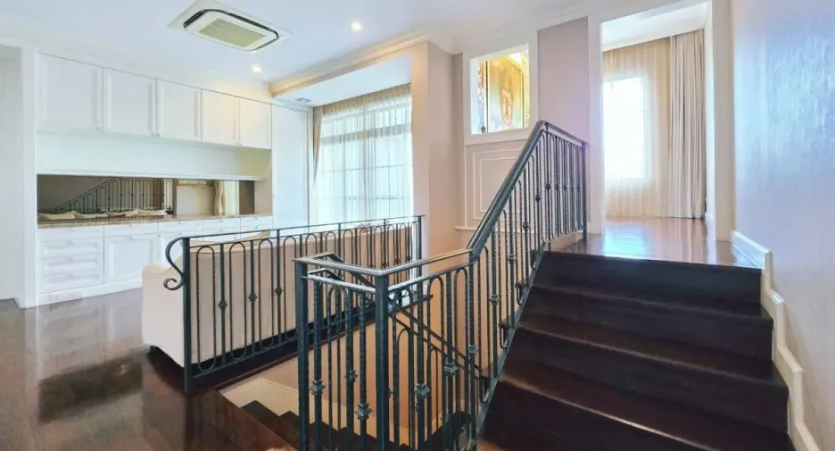 For sale 4 bedrooms house in Taling Chan, Bangkok