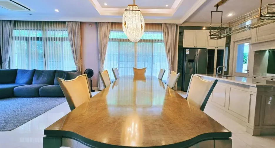 For sale 4 bedrooms house in Taling Chan, Bangkok