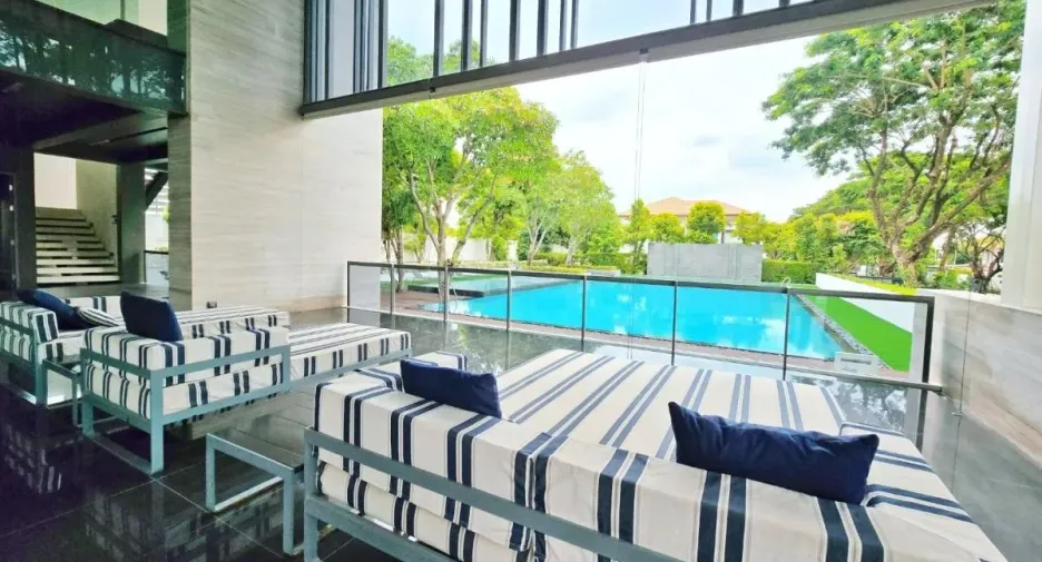 For sale 4 bedrooms house in Taling Chan, Bangkok