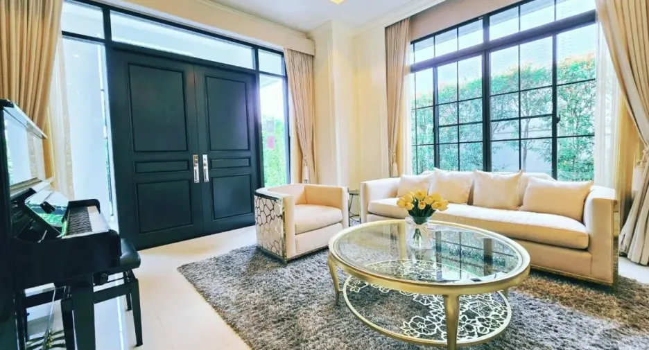 For sale 4 bedrooms house in Taling Chan, Bangkok
