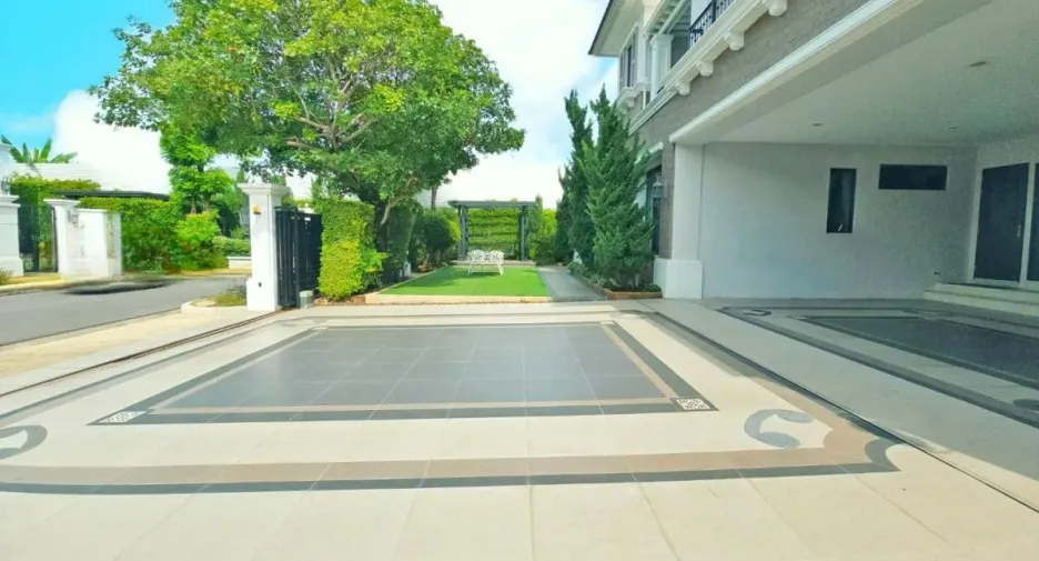 For sale 4 bedrooms house in Taling Chan, Bangkok