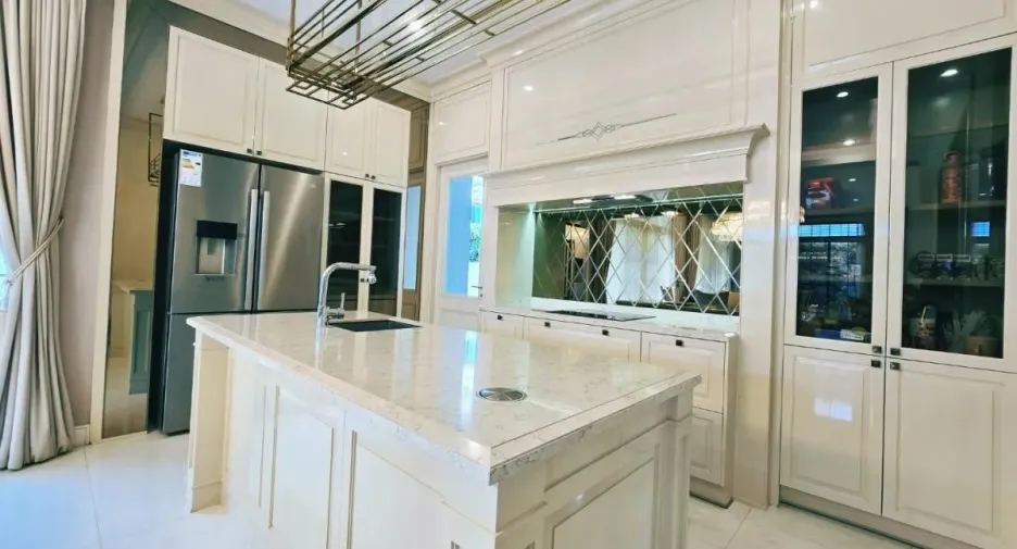 For sale 4 bedrooms house in Taling Chan, Bangkok