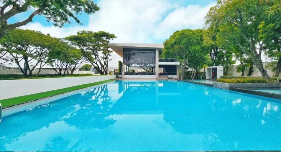 For sale 4 bedrooms house in Taling Chan, Bangkok