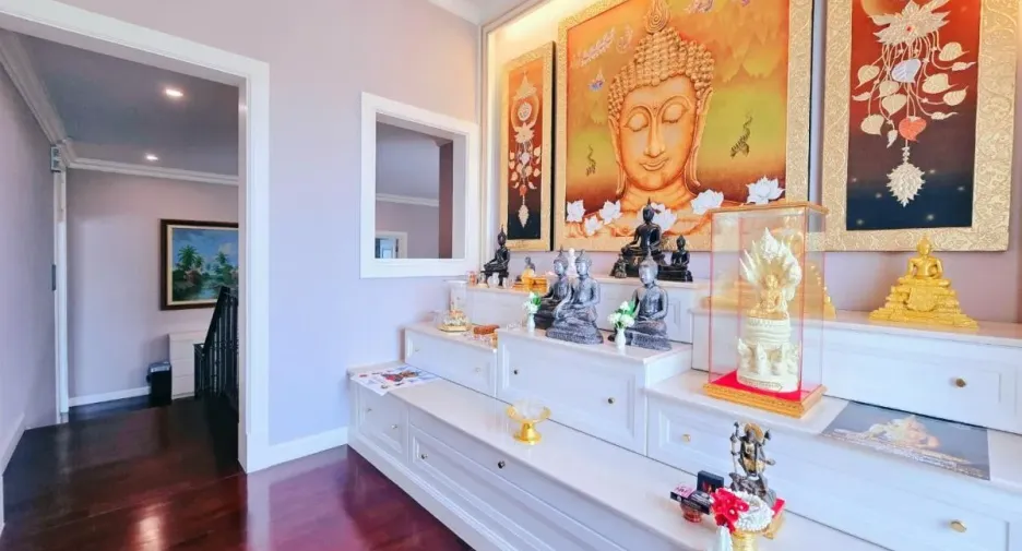 For sale 4 bedrooms house in Taling Chan, Bangkok