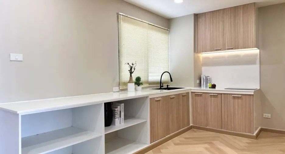 For sale 2 bedrooms condo in Phra Khanong, Bangkok