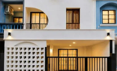 Casa adosada en venta de 3 habitaciones en Si Racha, Chonburi