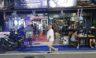 Local comercial en venta y en alquiler de 12 habitaciones en Bang Lamung, Chonburi