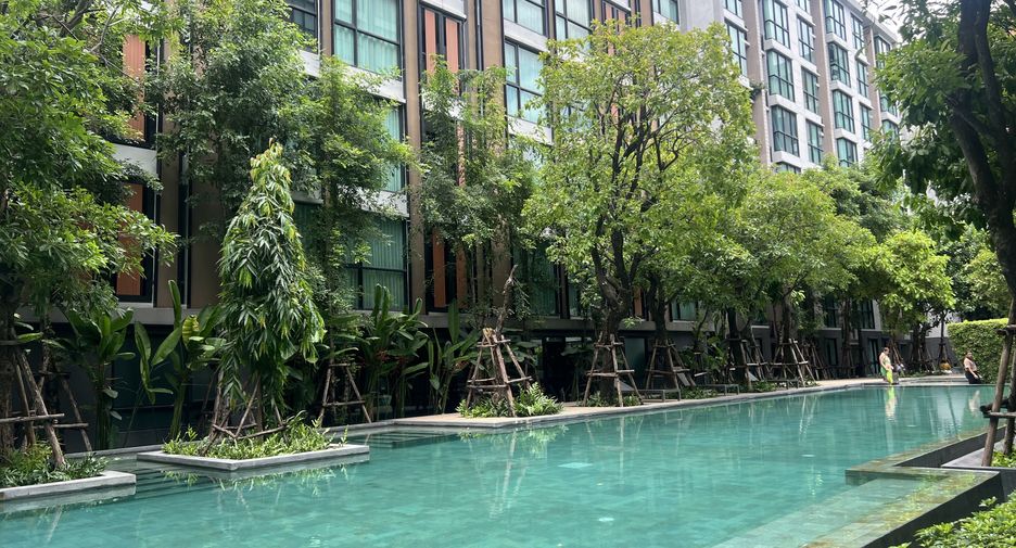 For rent 2 bedrooms condo in Khlong Toei, Bangkok