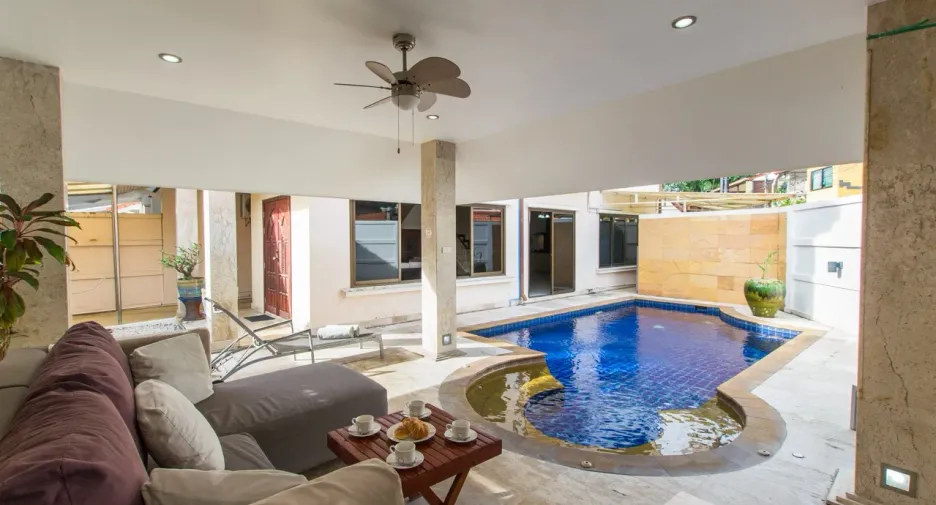Casa adosada en venta de 3 habitaciones en Kathu, Phuket