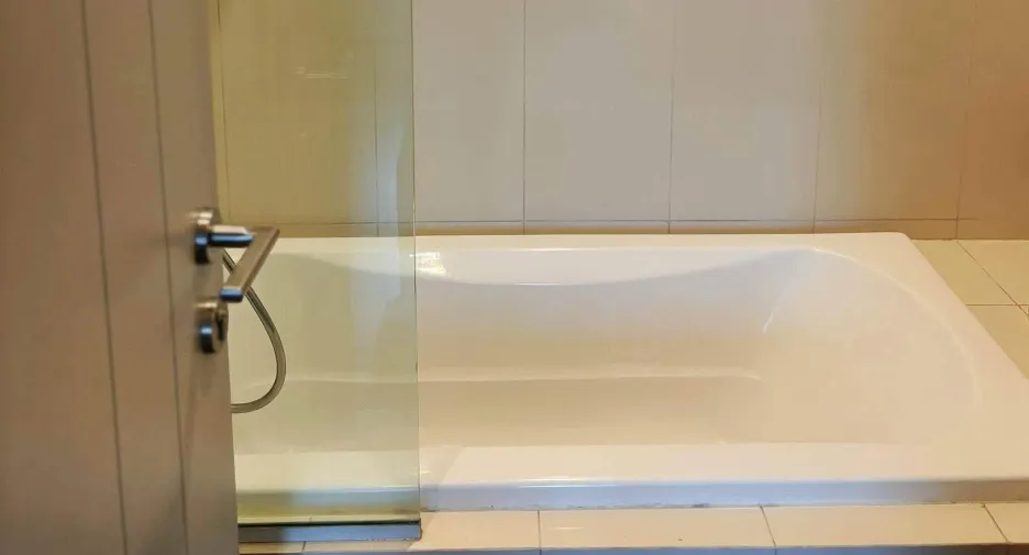 For sale 1 bed condo in Khlong Toei, Bangkok