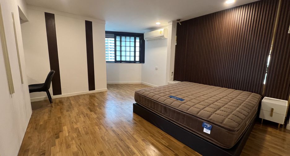 For rent 3 bedrooms condo in Khlong Toei, Bangkok