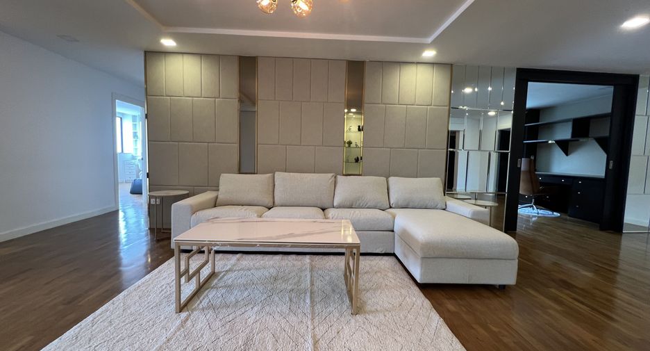 For rent 3 bedrooms condo in Khlong Toei, Bangkok