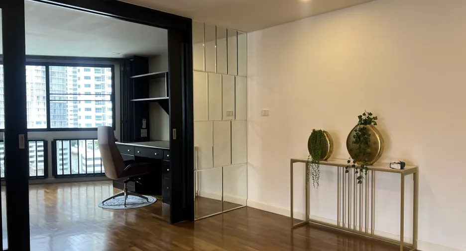 For rent 3 bedrooms condo in Khlong Toei, Bangkok