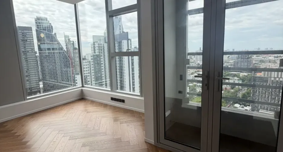 For rent 2 bedrooms condo in Khlong Toei, Bangkok
