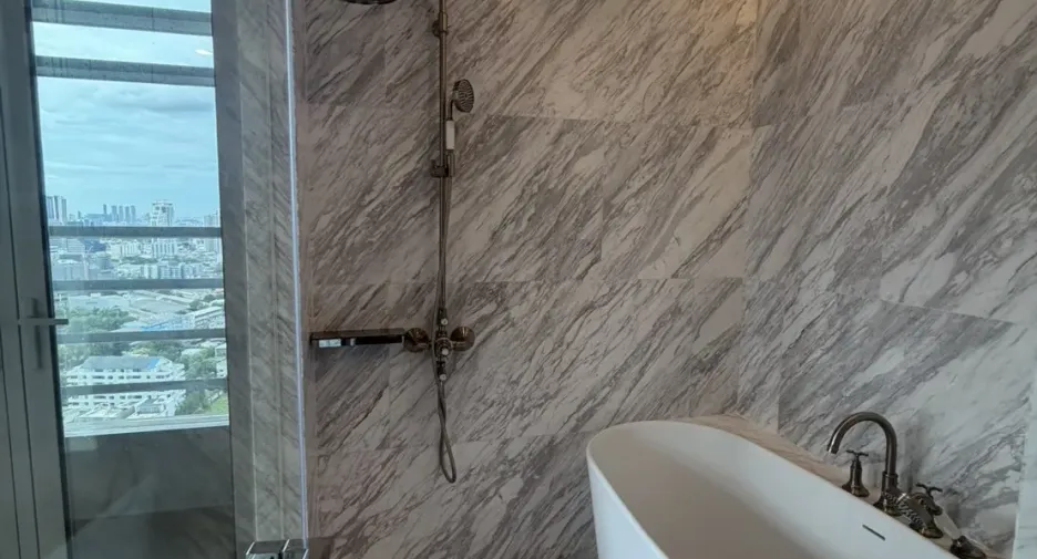 For rent 2 bedrooms condo in Khlong Toei, Bangkok