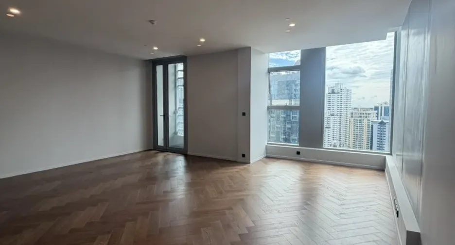 For rent 2 bedrooms condo in Khlong Toei, Bangkok