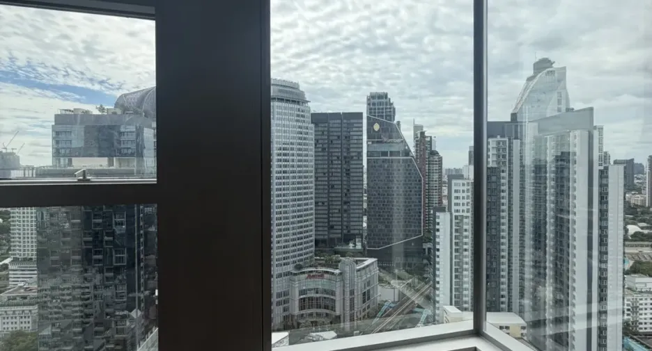For rent 2 bedrooms condo in Khlong Toei, Bangkok