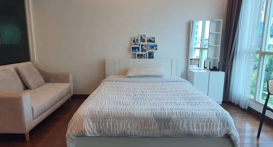 For rent studio condo in Pathum Wan, Bangkok