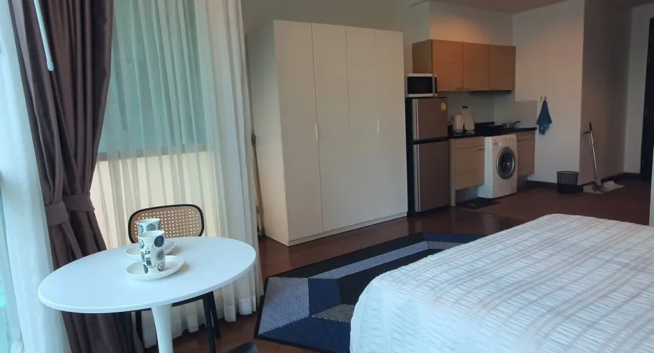 For rent studio condo in Pathum Wan, Bangkok