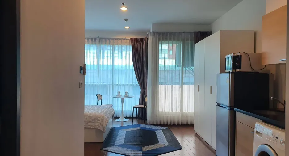 For rent studio condo in Pathum Wan, Bangkok
