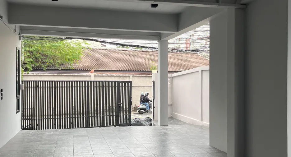出租 5 卧室 独立屋 在 Huai Khwang, 曼谷