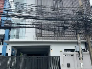 出租 5 卧室 独立屋 在 Huai Khwang, 曼谷