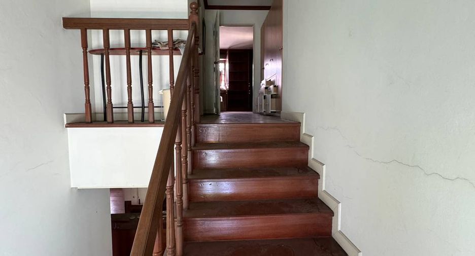 For sale 5 bedrooms house in Saphan Sung, Bangkok