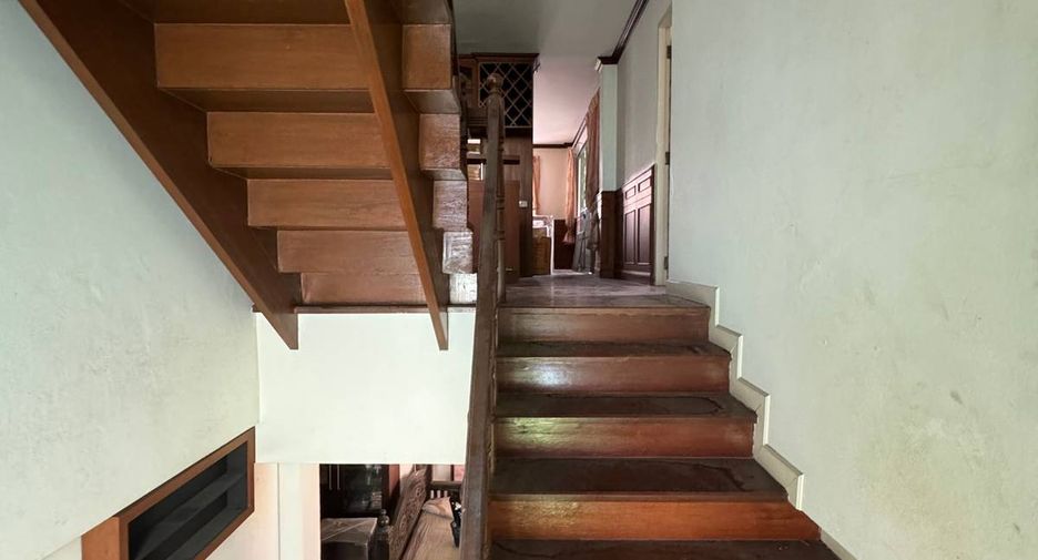 For sale 5 bedrooms house in Saphan Sung, Bangkok