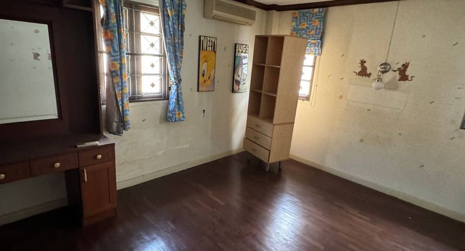 For sale 5 bedrooms house in Saphan Sung, Bangkok