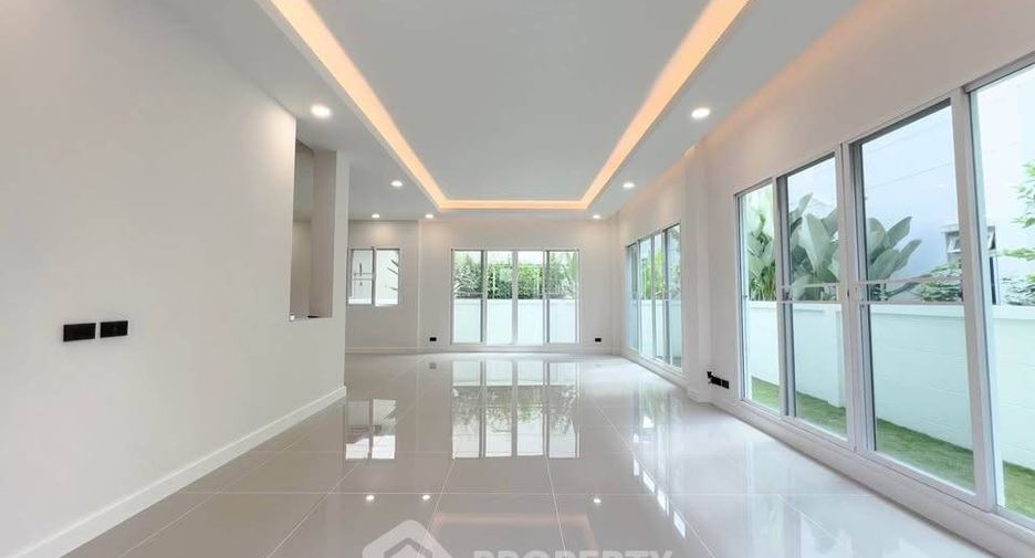 For sale 3 bedrooms house in Taling Chan, Bangkok