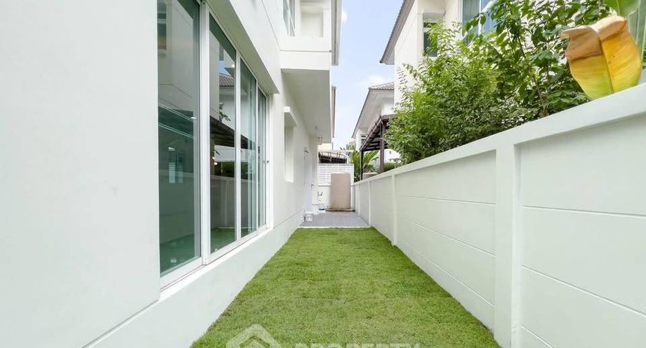 For sale 3 bedrooms house in Taling Chan, Bangkok