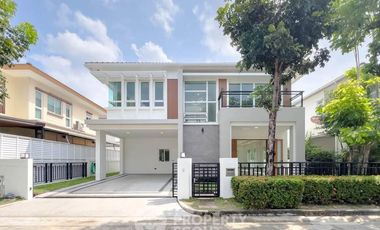 For sale 3 bedrooms house in Taling Chan, Bangkok