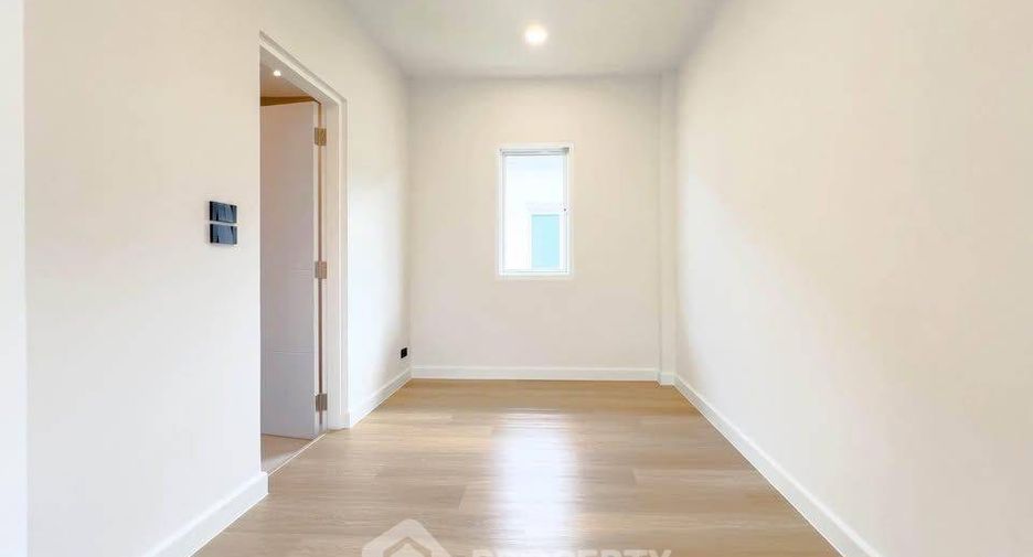 For sale 3 bedrooms house in Taling Chan, Bangkok