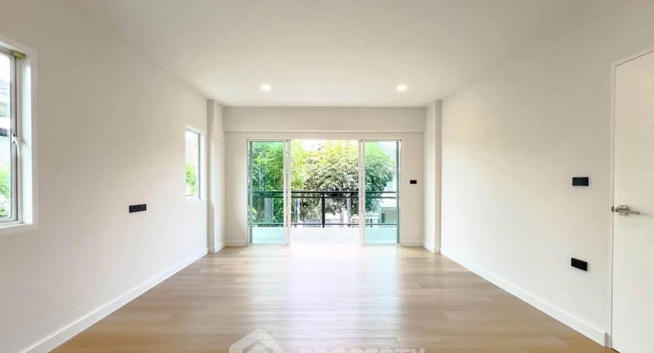 For sale 3 bedrooms house in Taling Chan, Bangkok