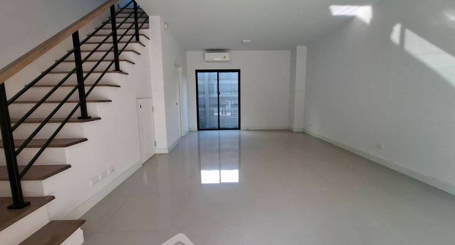 For sale 3 bedrooms townhouse in Prawet, Bangkok