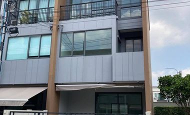 For sale 3 bedrooms townhouse in Prawet, Bangkok