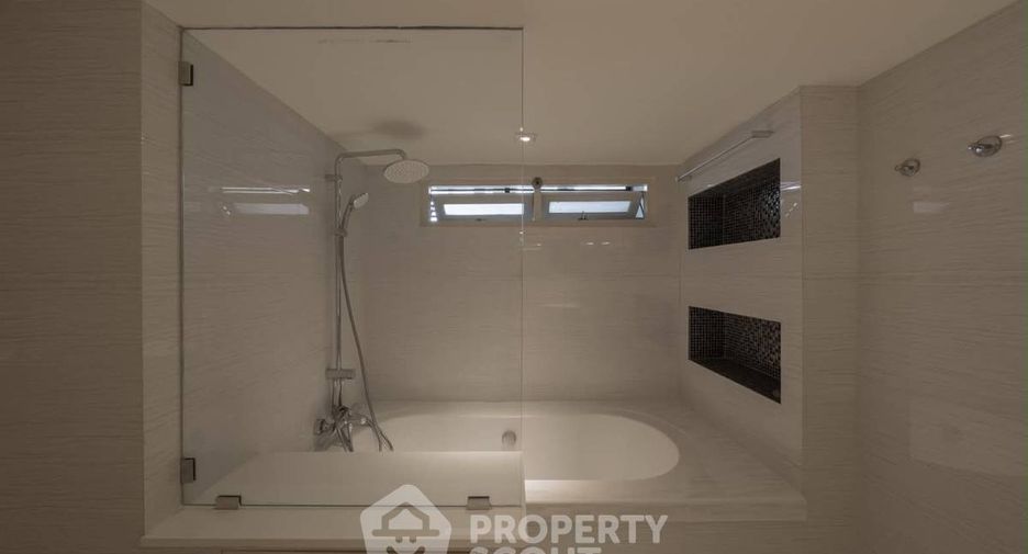 For rent そして for sale 2 ベッドルーム condo in Khlong Toei, Bangkok
