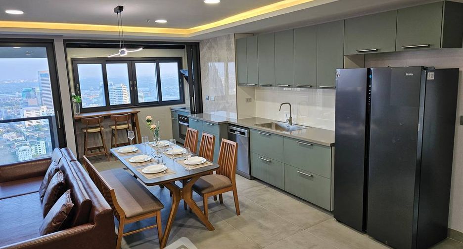 For sale 3 bedrooms condo in Khlong Toei, Bangkok