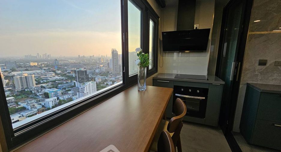 For sale 3 bedrooms condo in Khlong Toei, Bangkok