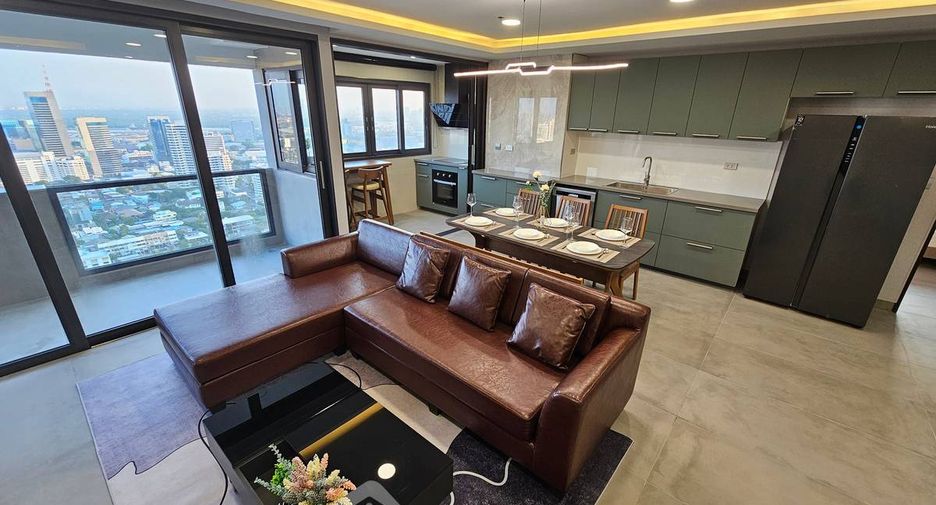 For sale 3 bedrooms condo in Khlong Toei, Bangkok