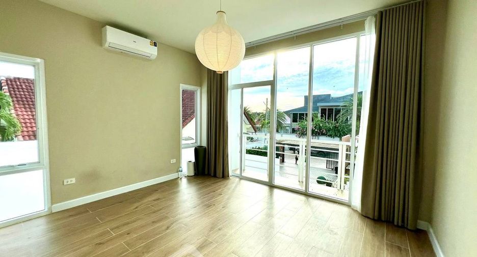 Casa en venta de 4 habitaciones en Bang Lamung, Chonburi
